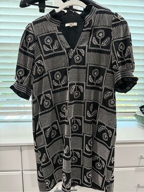 entro Black Midi Dress with White Floral Grid